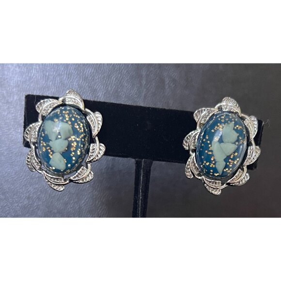 VTG MCM Dark Blue Confetti and Sparkles Oval Lucite Clip on Costume Earrings - Picture 1 of 6